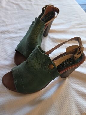 MIZ MOOZ open toe leather heels ! 8